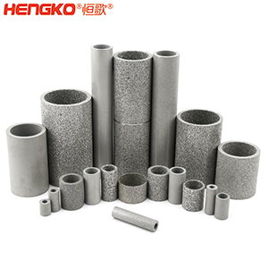 燒結(jié)不銹鋼濾管筒 如果您對燒結(jié)不銹鋼濾管筒有任何疑問,您會(huì)在這里找到答案。 一、什么是燒結(jié)不銹鋼濾管筒? 是通過加熱或加壓的燒結(jié)工藝制成的特殊金屬管。根據(jù)您需要的金屬類型,可以選擇燒結(jié)不銹鋼金屬管、燒結(jié)銅金屬管或燒結(jié)青銅金屬管。 二、燒結(jié)金屬管有哪些用途? 1.食品和飲料行業(yè):防止食物營養(yǎng)成分被沖走,還可以過濾掉污染物。 2.水力發(fā)電廠為您工廠的渦輪機(jī)提供動(dòng)力。保持電力循環(huán)生產(chǎn)。 3.天然氣生產(chǎn)廠可以捕獲氣體中的小污染物。 4.化學(xué)加工工業(yè)過濾掉有害污染物,提高化學(xué)產(chǎn)品的效率。 5.石油工業(yè)消除污染物來提高石油產(chǎn)品的純度。 6.醫(yī)藥行業(yè)去除藥品中的污染物,并提高藥用價(jià)值 三、燒結(jié)金屬管的優(yōu)點(diǎn)是什么? 1.材料堅(jiān)固形狀靈活 2.良好的滲透性 3.多種孔隙分布 4.性能穩(wěn)定可以應(yīng)對來自各種流體的高壓而不會(huì)變形。 5.機(jī)械強(qiáng)度高可以在高溫高壓等極其惡劣的環(huán)境中使用。 6.可以調(diào)整孔的大小 7.耐腐蝕和熱沖擊 8.設(shè)備易于清潔,無需長時(shí)間關(guān)機(jī)。 四、選擇燒結(jié)金屬管時(shí)要注意以下幾點(diǎn): 優(yōu)質(zhì)材料、溫度范圍、微米變化、耐腐蝕、納污能力、機(jī)械強(qiáng)度 需要的高強(qiáng)度(恒歌316不銹鋼濾管正反向流動(dòng)中提供相同的強(qiáng)度) 燒結(jié)金屬管的工作原理 五、什么材料可以制造燒結(jié)金屬管? 1.燒結(jié)不銹鋼:高機(jī)械強(qiáng)度耐腐蝕,在高壓高溫中高效運(yùn)行不會(huì)損壞; 2.銅粉末燒結(jié)管屬不銹鋼替代品,耐腐蝕且經(jīng)濟(jì)實(shí)惠,但耐溫和強(qiáng)度較差; 3.鎳合金,適用于極端工作條件的燒結(jié)金屬管。 注:燒結(jié)、固化、退火有以下幾個(gè)方面的比較: 1.燒結(jié):這是一種熱處理方法,會(huì)使粉末狀物質(zhì)形成整體材料,利用粉末中單個(gè)粒子之間發(fā)生的擴(kuò)散。可以固態(tài)和液態(tài)下發(fā)生。 金屬粉末 2.養(yǎng)護(hù):是用來加速化學(xué)反應(yīng)的技術(shù),適用于高分子及高分子材料復(fù)合。當(dāng)熱固性聚合物在室溫下無法在合理時(shí)間內(nèi)固化時(shí),您將使用固化爐應(yīng)用高溫來實(shí)現(xiàn)固化過程。 (例如,當(dāng)您將預(yù)浸碳纖維覆蓋在模具上時(shí)可以固化它,使它保持模具的形狀,單體會(huì)在固化溫度下迅速反應(yīng),從而形成熱固性聚合物,使預(yù)浸墊物質(zhì)變硬。) 3.退火:是一種熱處理技術(shù),用于使用非常高的溫度來減輕物質(zhì)的應(yīng)力,降低處理物質(zhì)中原子間鍵內(nèi)的內(nèi)應(yīng)力和整體彈性能。此外,它是指金屬熱處理、高性能聚合物和陶瓷玻璃的術(shù)語。 (例如,您可以將冷軋鋼坯退火,制成另一種產(chǎn)品,當(dāng)內(nèi)部應(yīng)力不推薦時(shí),例如在進(jìn)行機(jī)加工之前,您可使用此過程,機(jī)械加工通過去除材料來改變內(nèi)應(yīng)力的分布。 六、有哪些類型的燒結(jié)金屬管: 1.燒結(jié)多孔金屬管金屬管上的孔有助于過濾過程,運(yùn)營成本低,但由于表面積小效率較低。 2.褶皺燒結(jié)金屬管表面積大于多孔金屬管,過濾效率高,但成本也高。 七、能清洗燒結(jié)金屬管嗎? 建議定期清潔設(shè)備上累積的污染物提高效率,確保其經(jīng)久耐用并發(fā)揮最佳性能,延長使用壽命。 在 Hengko我們將幫助您獲得合適的燒結(jié)不銹鋼濾管筒以滿足獨(dú)特的應(yīng)用要求。您有任何疑問,請隨時(shí)聯(lián)系我們的團(tuán)隊(duì)。www.hhwyx.cn